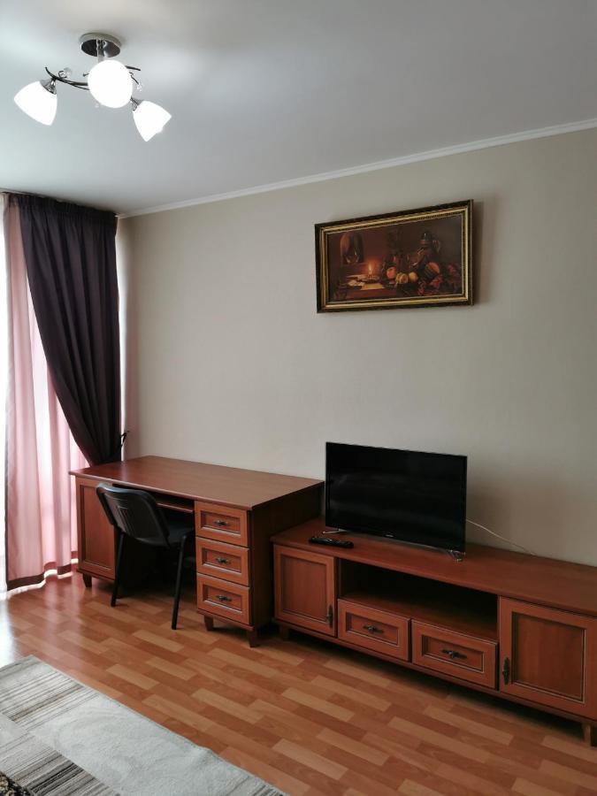 1 Комнатная Квартира В Самом Центре С Видом На Сквер Qostanay Esterno foto